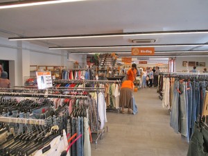 De Kringwinkel kleding tweedehands Persregio Dender