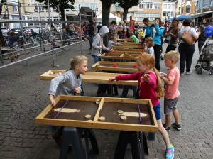 Oude volksspelen op Vredeplein Aalst Persregio Dender