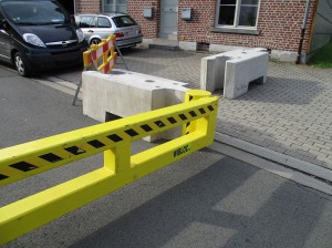 Wibbloc tegen agressie met betonblokken Persregio Dender