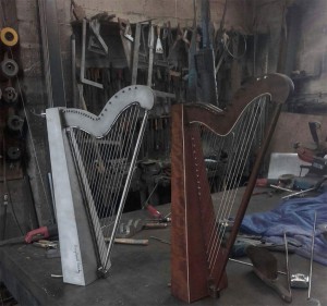 Digno Garcia krijgt harp op graf Persregio Dender