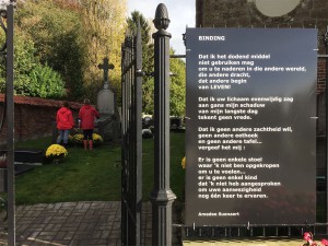 Gedichten tijdens Allerheiligen op kerkhof Herzele Persregio Dender