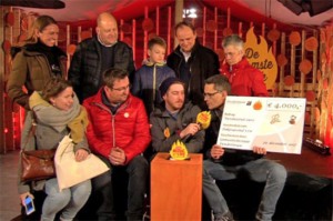 Denderleeuw schenkt cheque voor Warmste Week Persregio Dender