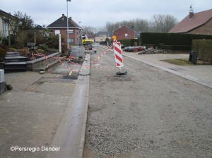 Dwarsstraat in Denderhoutem tijdens rioleringswerken 1 Persregio Dender