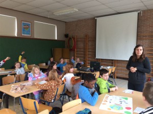 Leerlingen lager onderwijs krijgen les Persregio Dender
