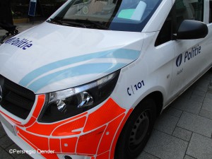 Politie Aalst combiwagen met fluo stickers Persregio Dender